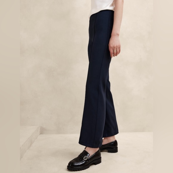 NWT! Banana Republic Navy Blue Crop Flare Everywhere Ponte Pant - Multiple 💛 - Picture 5 of 10